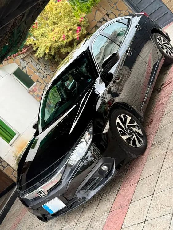 Honda Civic 2016 model available for sale — image 6