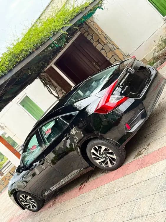 Honda Civic 2016 model available for sale — image 8