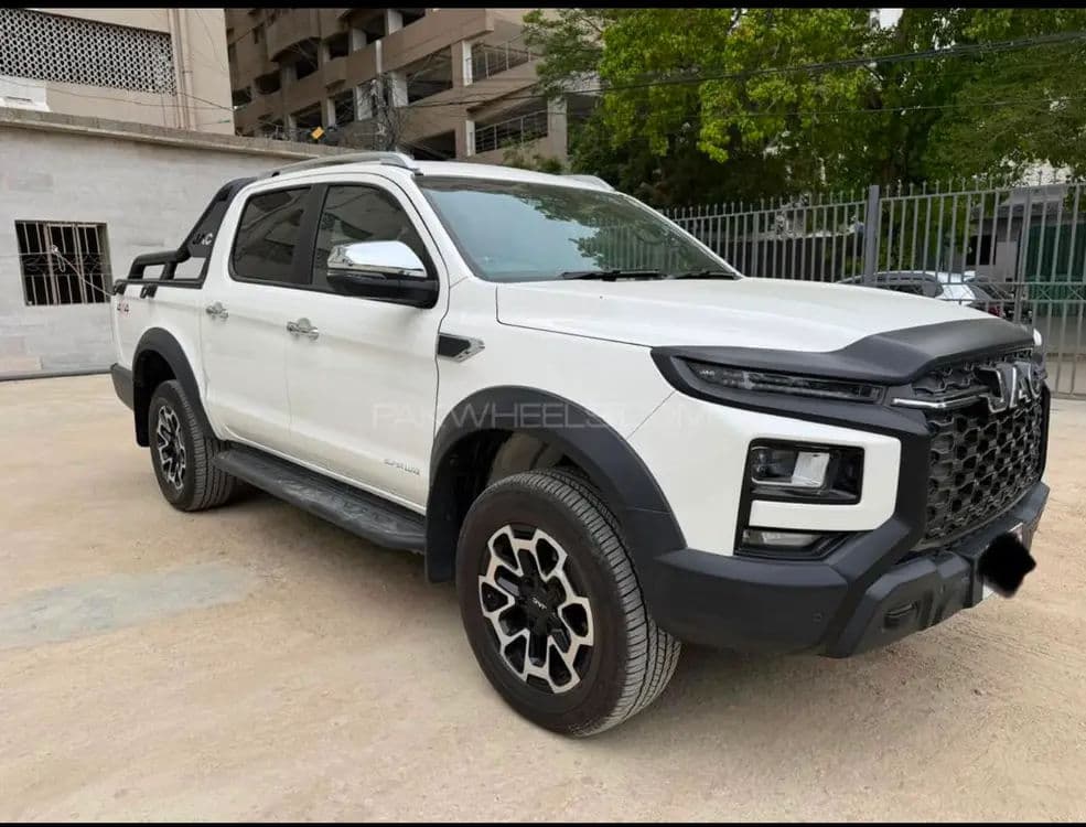 2025 JAC T9 Hunter White | 18,100 KM | Like New — image 3