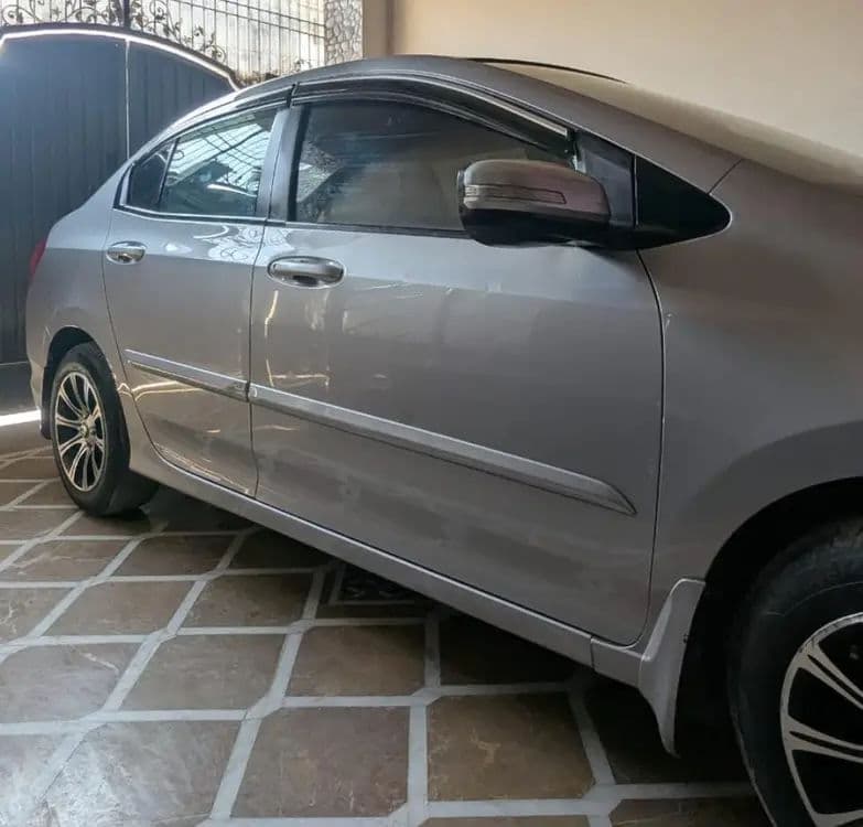 Honda City 2018 Manual Total Genuine for Sale — image 5