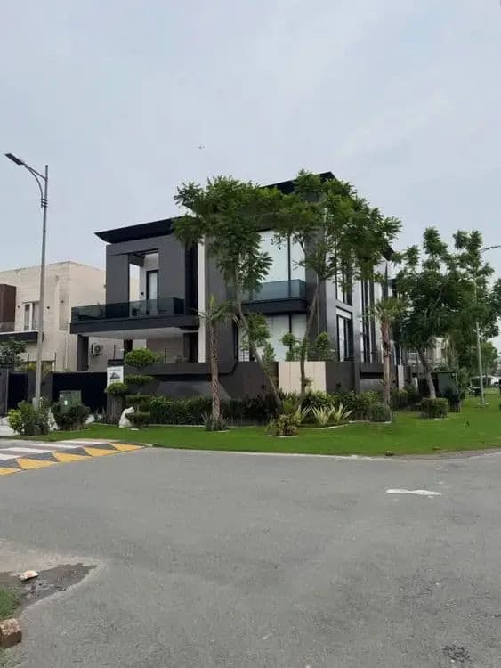 1 Kanal Fully Furnished House for Sale in DHA Phase 6 Lahore — image 18
