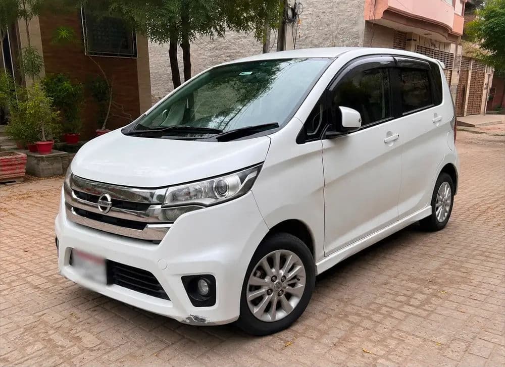 Nissan Dayz Highway Star 2014/2017 | 88,000 KM | Full Option