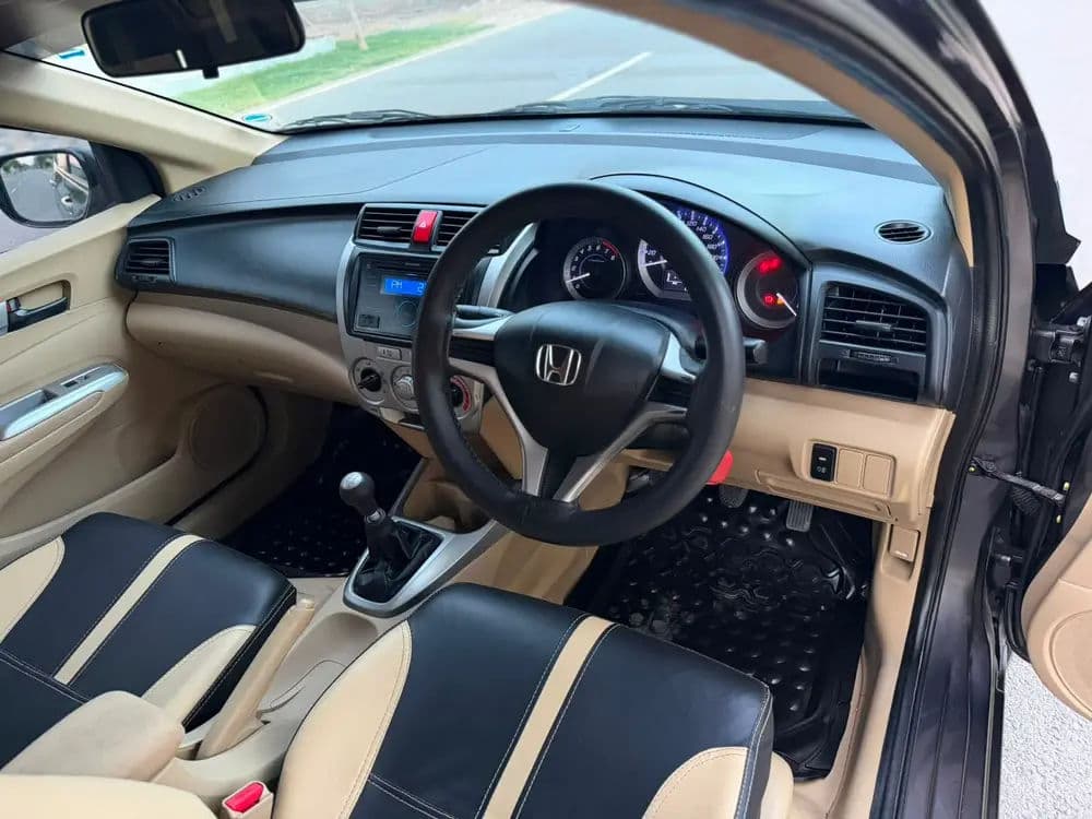 Honda City 1.3 2021 for Sale in Rahim Yar Khan — image 9