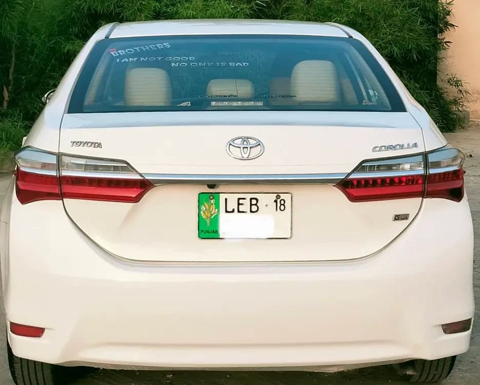 Toyota Corolla GLi Manual 2018 for Sale in Sargodha — image 5