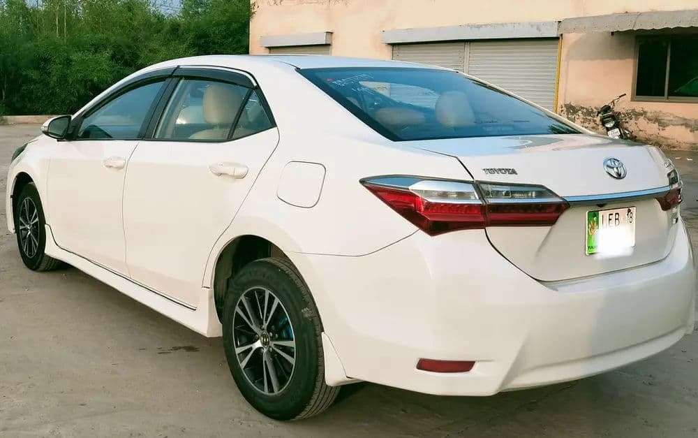 Toyota Corolla GLi Manual 2018 for Sale in Sargodha — image 4